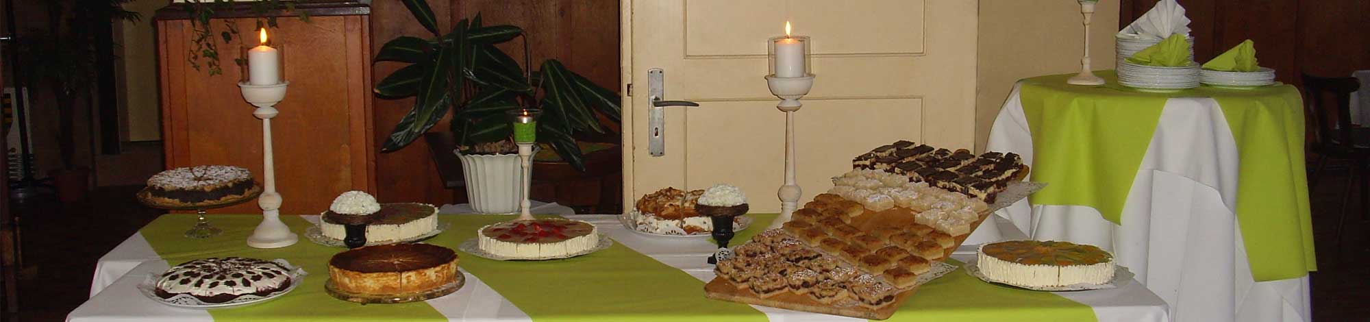 Ein Kuchenbuffet mit freundlichen Grüßen vom Ratskeller in Kemberg